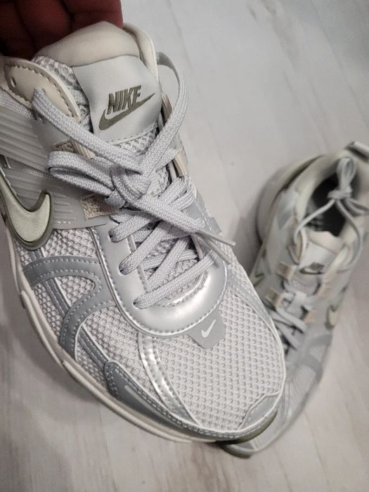 Кроссовки NIKE V2K RUN нові original