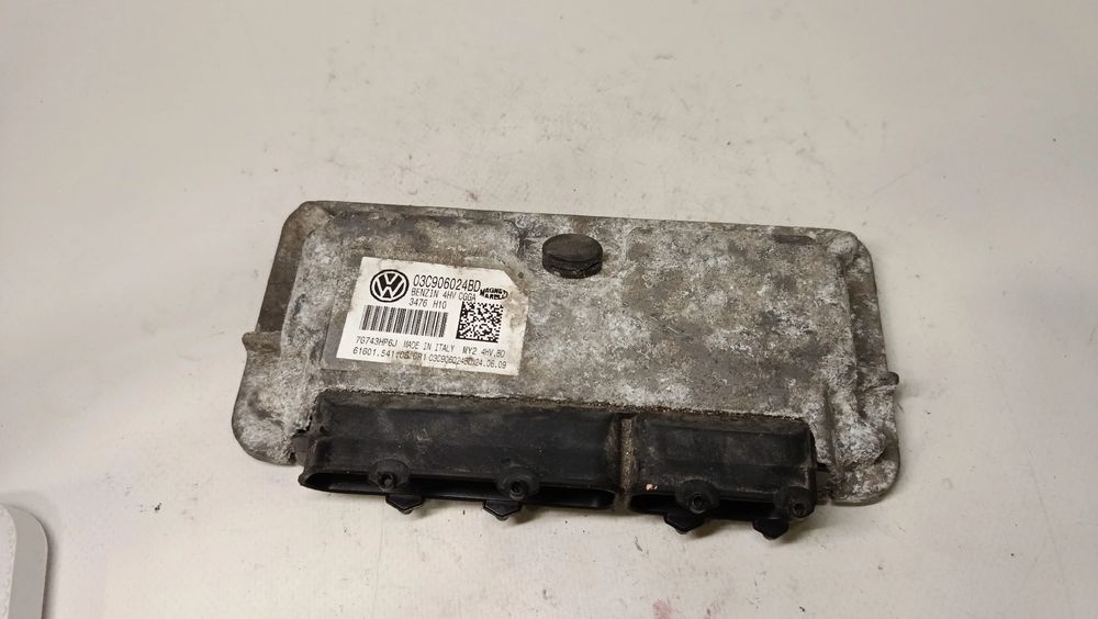 Centralina motor / ECU VOLKSWAGEN Golf VI (5K1)