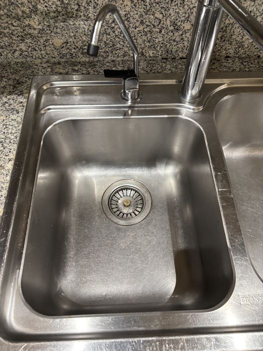 Lava-loiça com torneira