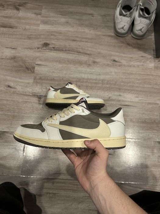 Jordan 1 Travis Scott Reverse Mocha r. 42