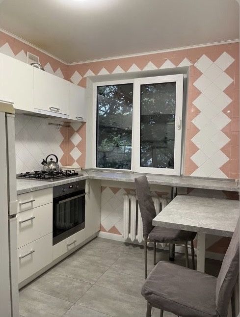 Срочно 2-к Черемушки Ген. Петрова