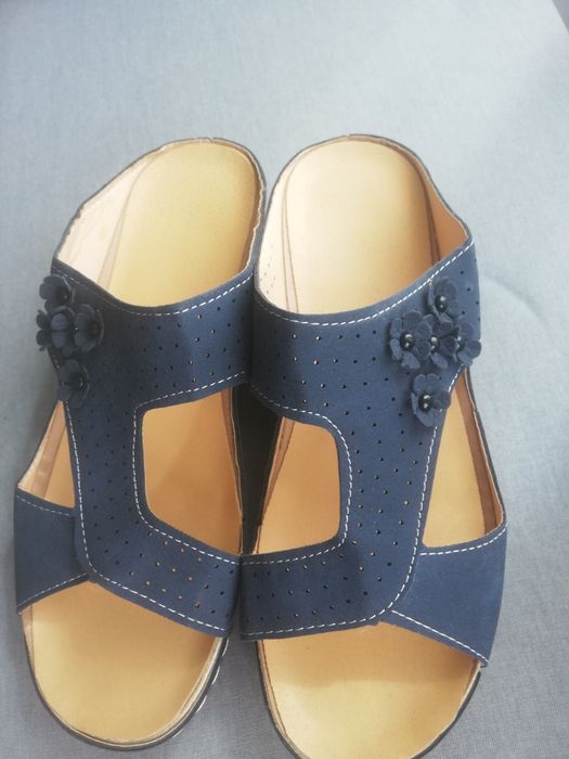 Nowe klapki zdrowotne rozmiar 40