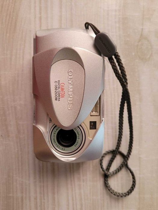 Мега комплект Y2K Olympus C-350 Zoom + 3 xD (256MB/64MB/16MB)  холдери