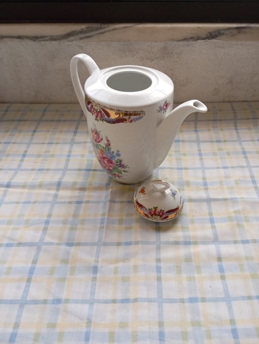 Bule / Cafeteira Antiga em Porcelana Floral com Dourados