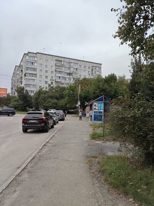 Оренда комерційного приміщення прямо на зупинці.