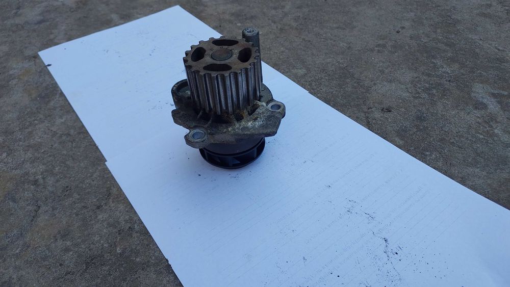Продам водяний насос (помпу) гольф 5