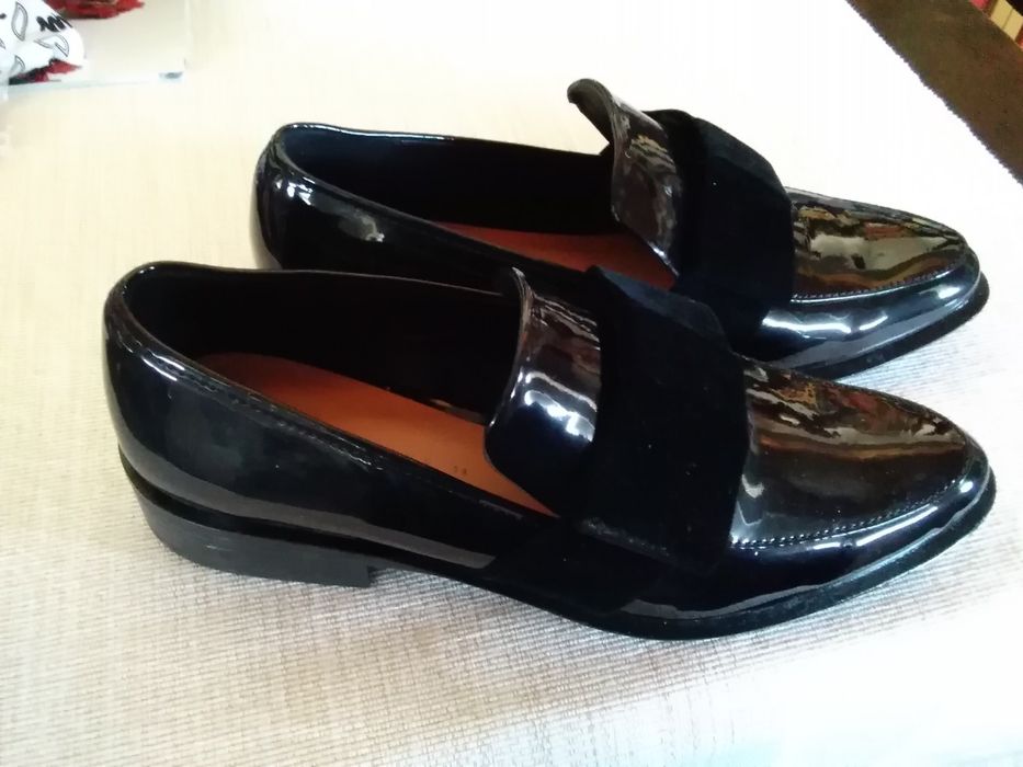 Sapatos senhora pretos verniz nº 38