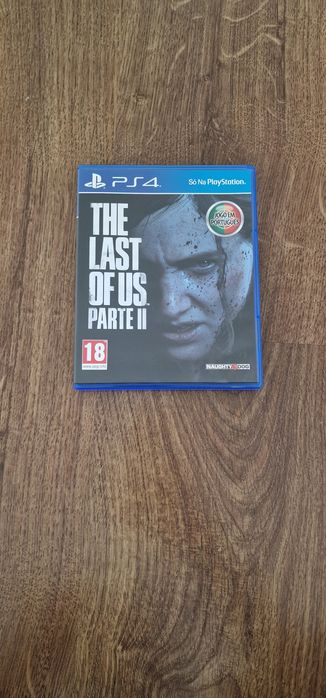 PS4 1TB em boas condições + 1 comando + cabos + jogos