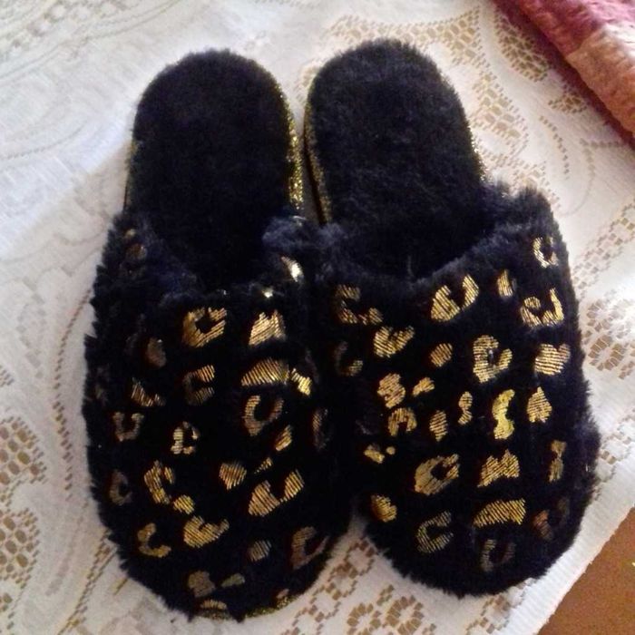 nowe ciepłe kapcie złota panterka czarne 41