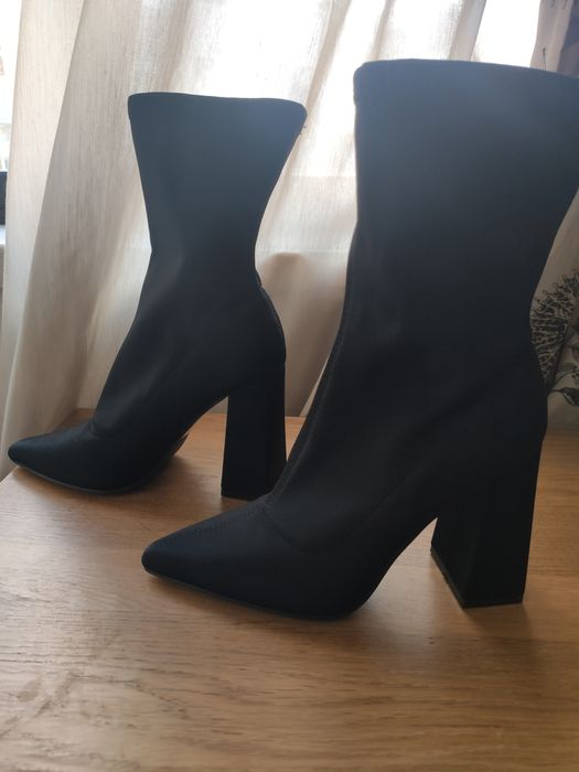 Botas de salto pretas novas