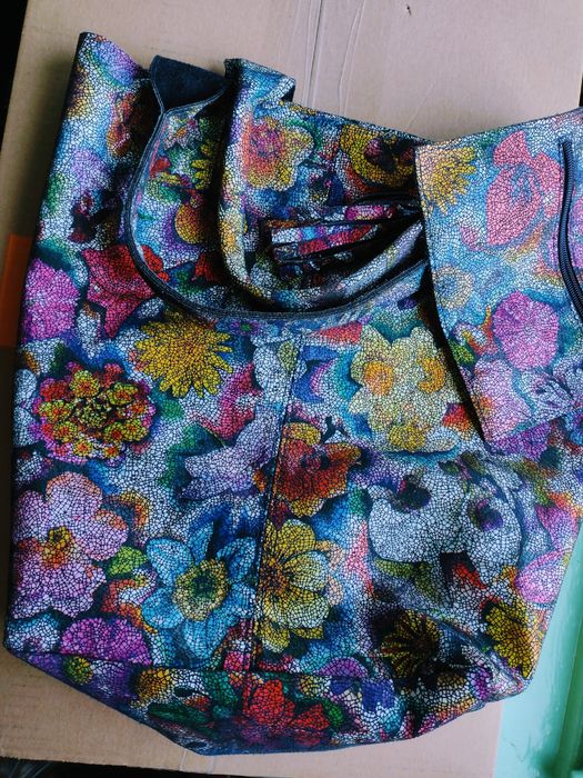 torebka damska worek w kwiaty skóra