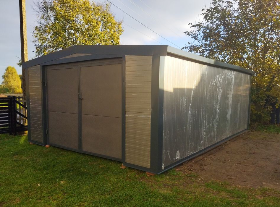 Garaż ocieplany z płyt warstwowych 6x4m.