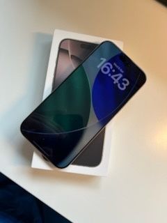 Iphone 16 pro max dourado