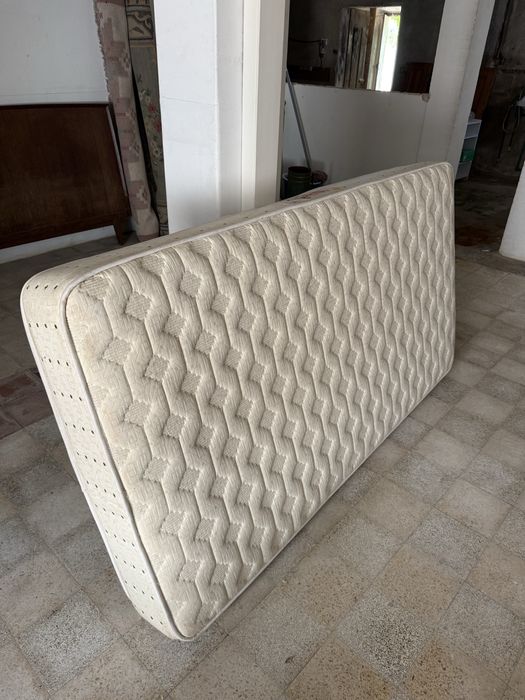 Colchão 183 x 98 em excelente estado