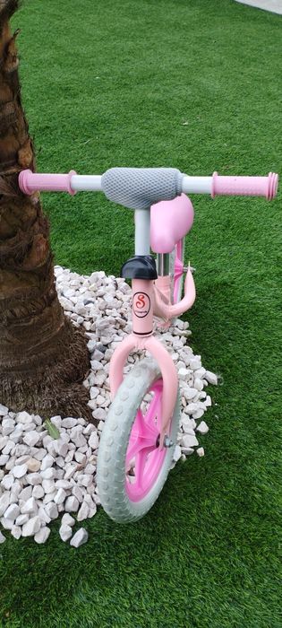 Bicicleta rosa . Linda e muito prática para as