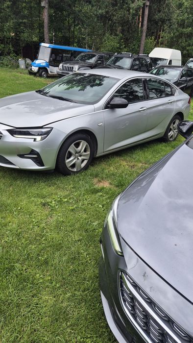 Opel Insignia kombi sedan