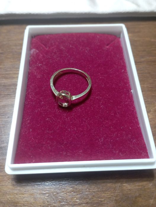 Sprzedam piękny złoty pierścionek