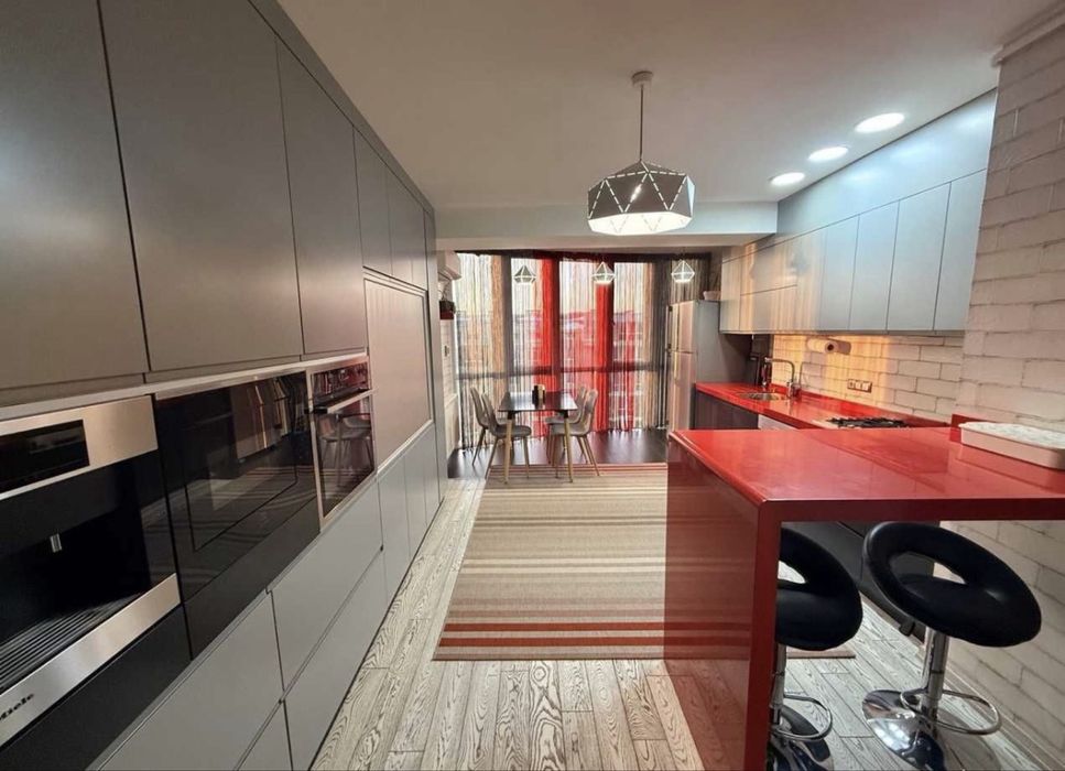 Продається пентхаус на Героїв Майдану