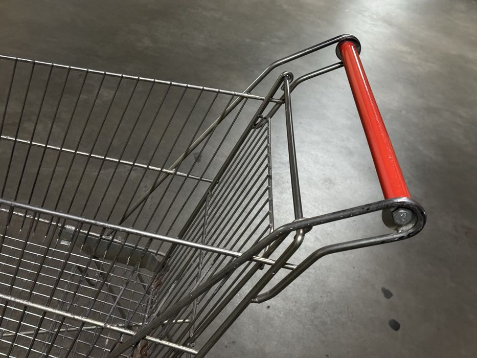 Carrinho de compras em metal