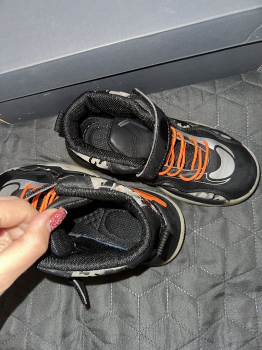 Продам дитячі демісезонні кросівки чобітки