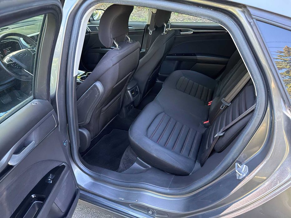Ford Fusion Titanium Hybrid      2014