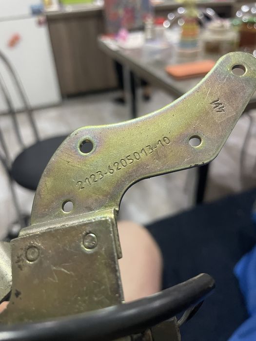 Продам замок ніви ше дверей 2123 залній лівий механізм 2123-3205013-10