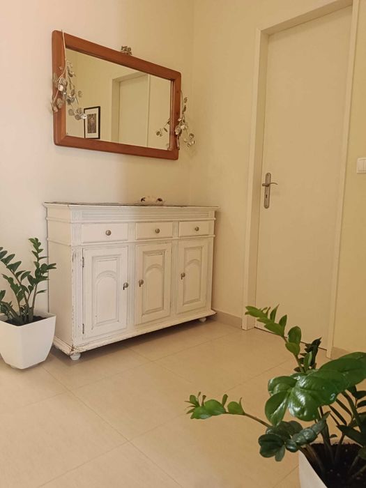 Apartamento T2 para arrendar, no centro, de meados dede 5 de agosto a 15 de setembro.