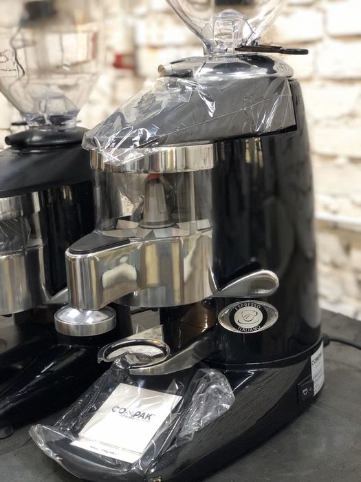 Нові професійні кавомолки Compak