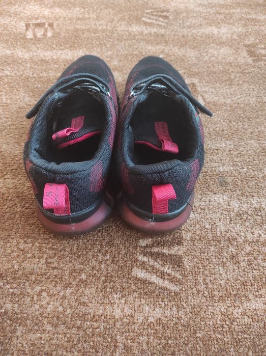 Осенне-весенние кроссовки 39 р.