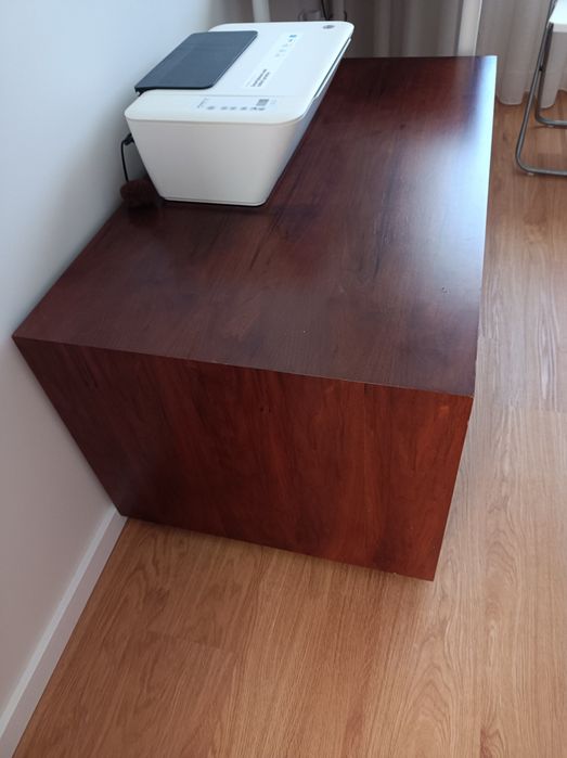 Estante em madeira maciça