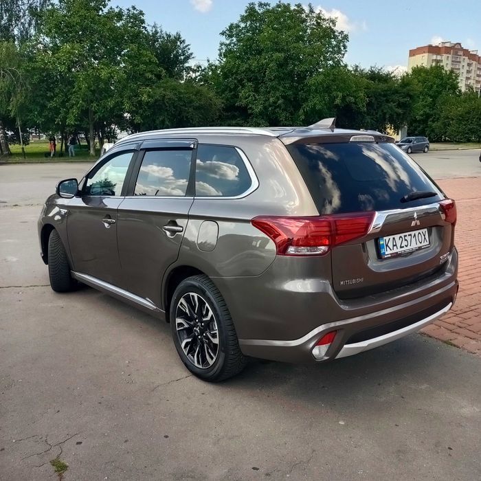 Оренда Прокат авто Mitsubishi Outlander Гібрид Кросовер Подобово м. Хмельницький