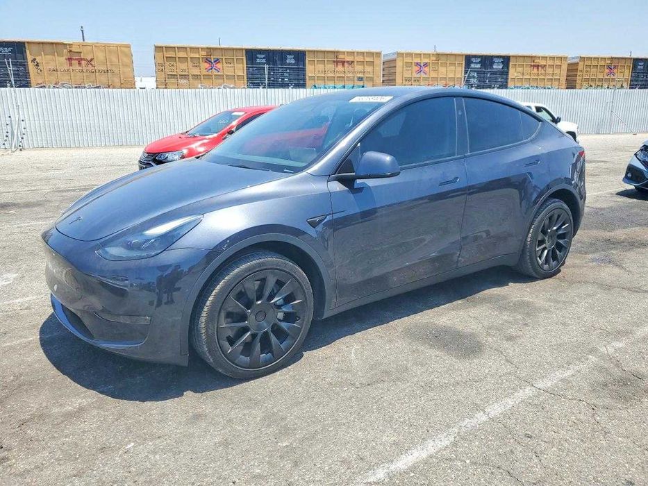 Tesla Model Y 2024 *