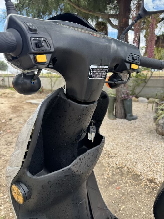 Scooter nova ainda com plasticos por retirar