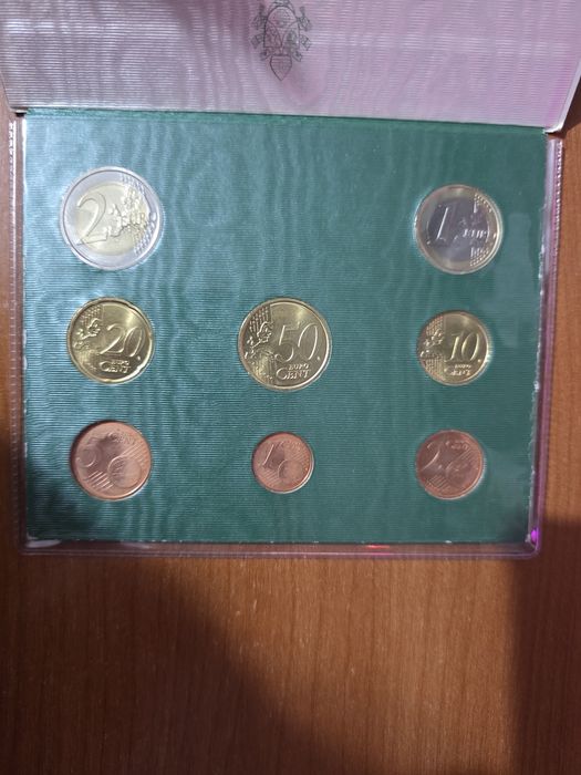 conjunto oficial de moedas de euro do Vaticano do ano de 2010.