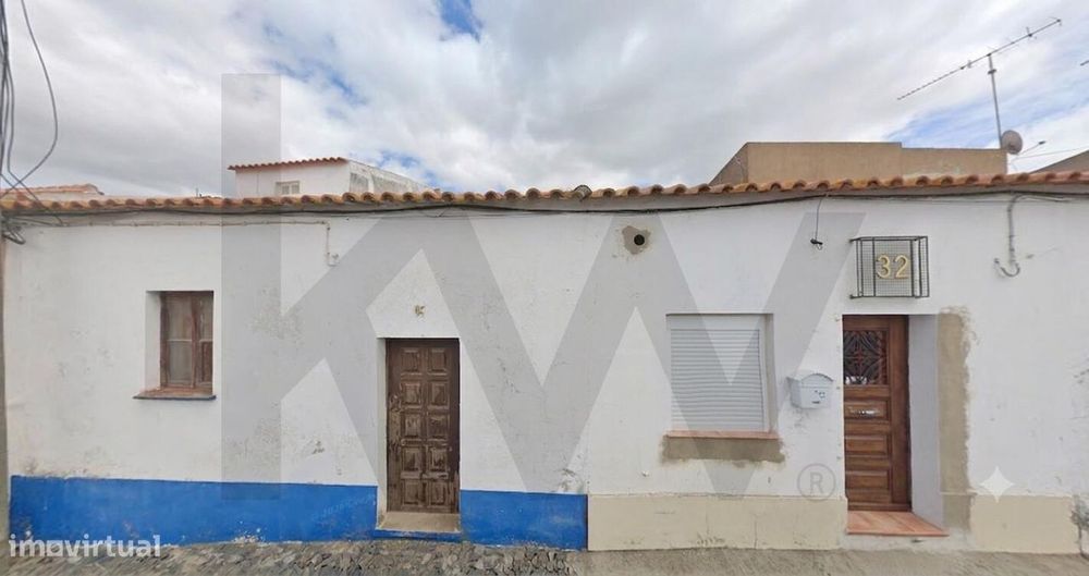 Casa c/ terreno de 561,75 m2 c/ viabilidade de construção de moradias