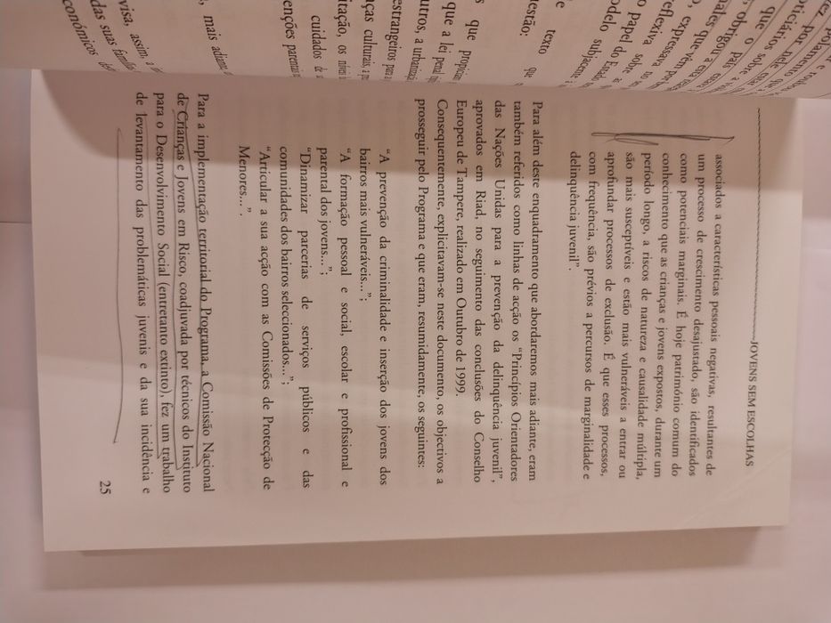 Jovens sem escolhas, de Alberto Macedo