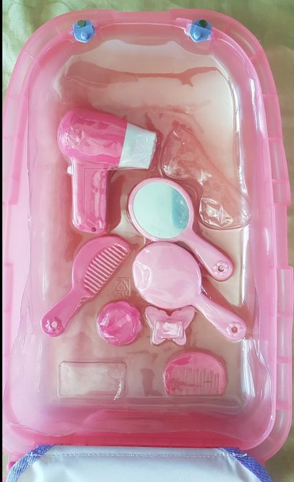 Mala/trolley infantil em plastico rígido  com rodas e pega telescópica