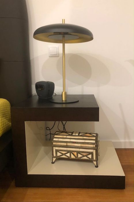 Mobília de quarto de casal (cama + mesinhas de cabeceira + espelho)