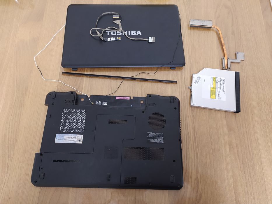 Toshiba satellite c660 запчастини поддон кришка матриці шлейф матриці