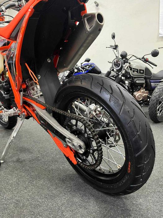 Мотоцикл STN V8 Motard