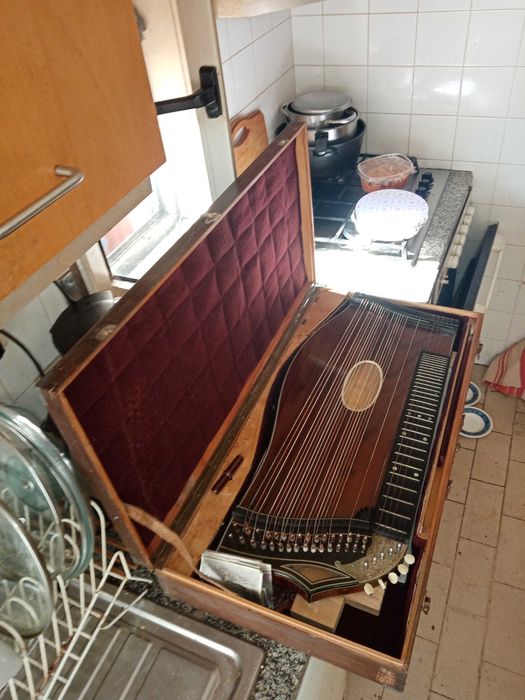 Citara alema em boas condicoes