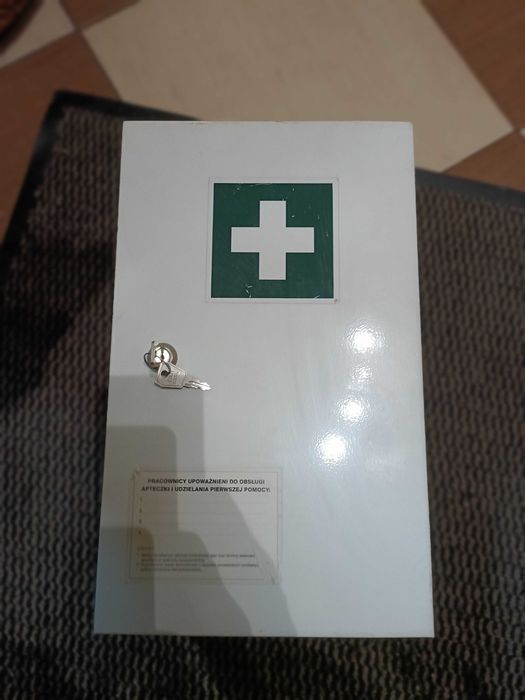 sprzedam apteczkę na leki itp