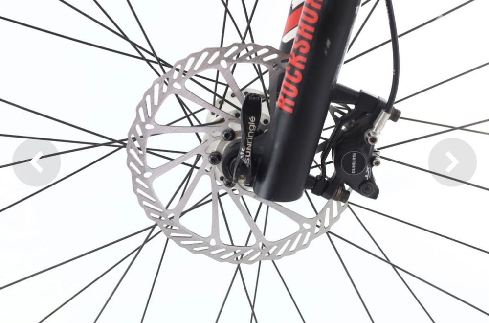 Bike BTT Cube Reaction Pro com rolo de treino