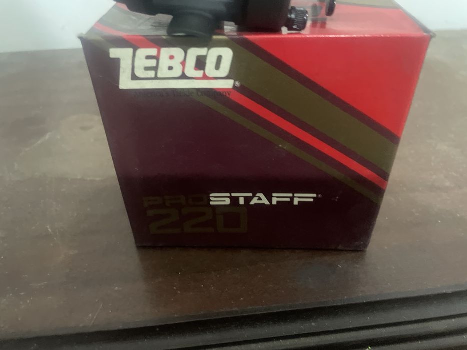 Carreto de pesca marca ZEBCO modelo pro sraff 220