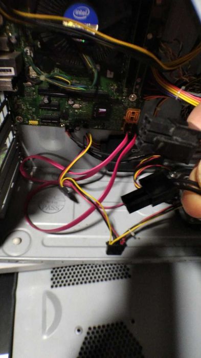 Компьютер 4ядра, 6гб ддр3 (добавь видеокарту и играй)