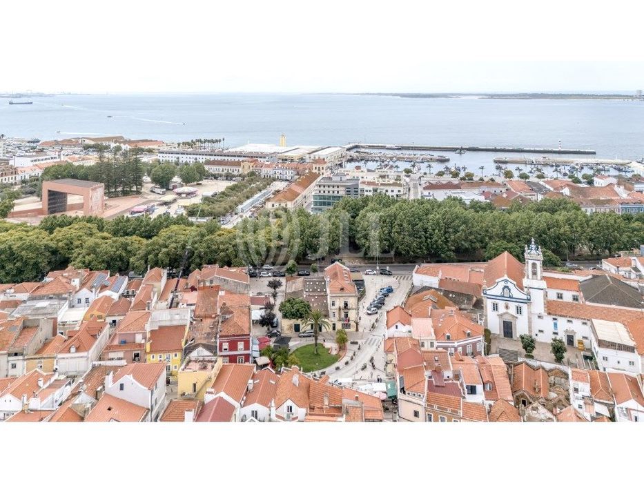 Prédio para reabilitação, com PIP aprovado, em Setúbal