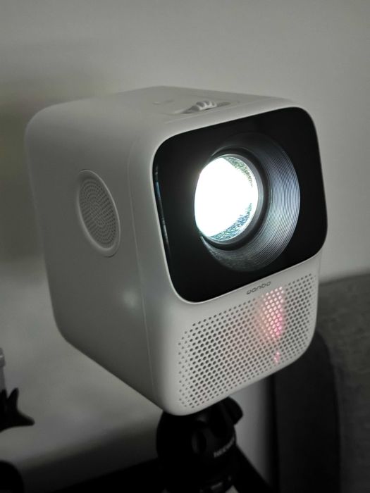 Projetor Portátil Wanbo (Completo na Caixa - Como Novo)