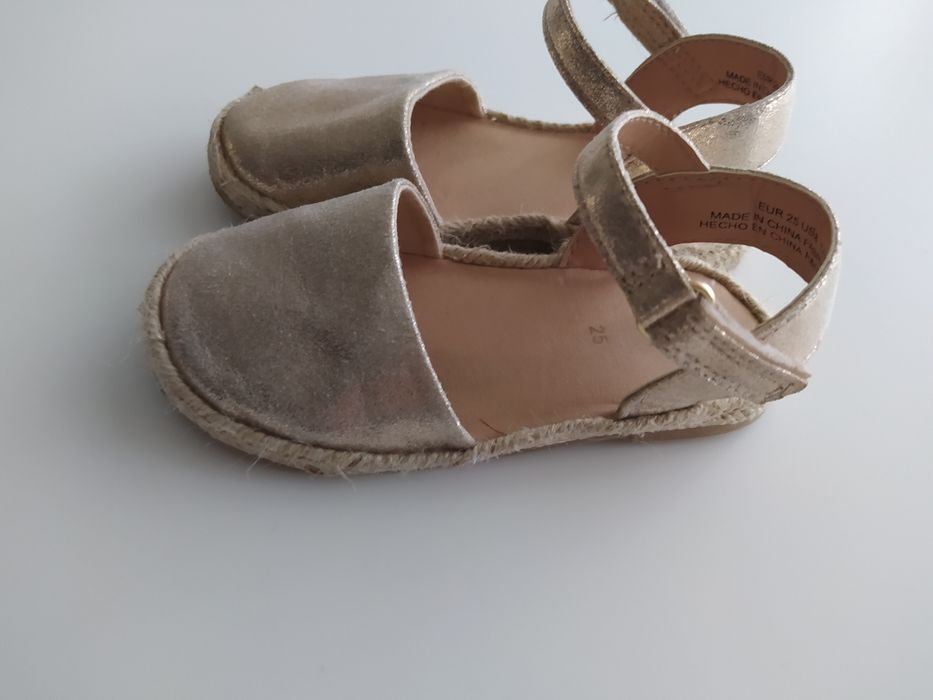 Alpercatas douradas tam. 25