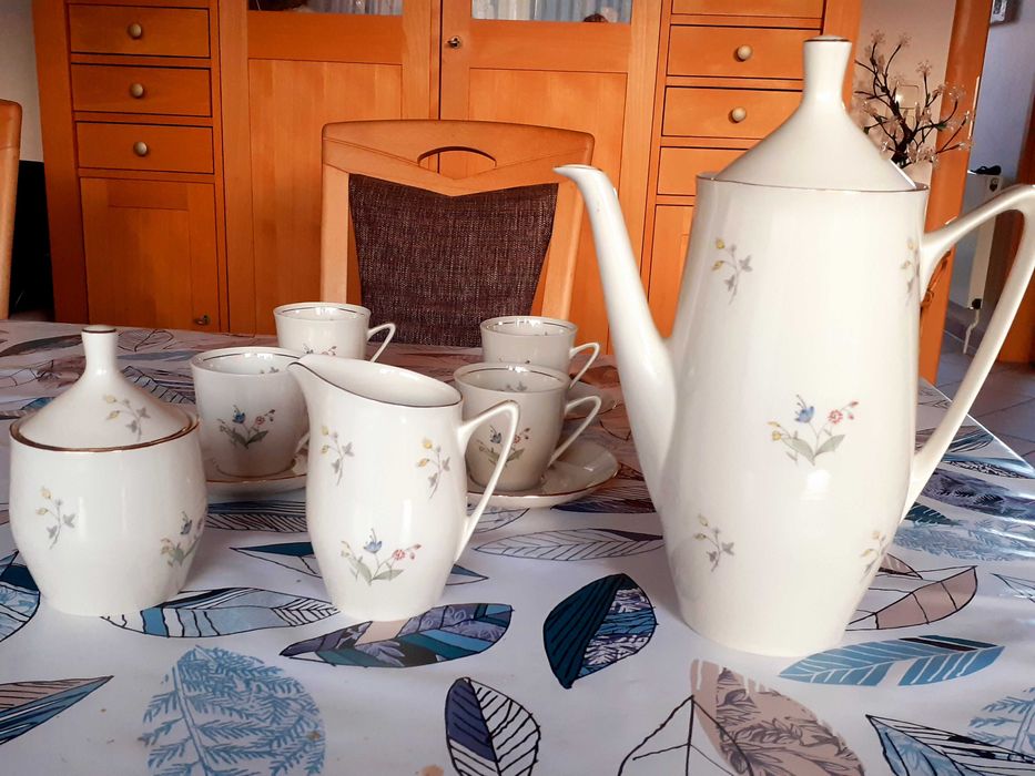 PRL śmietankowy w kwiatki stary serwis kawowy Tułowice Opole sygnowany