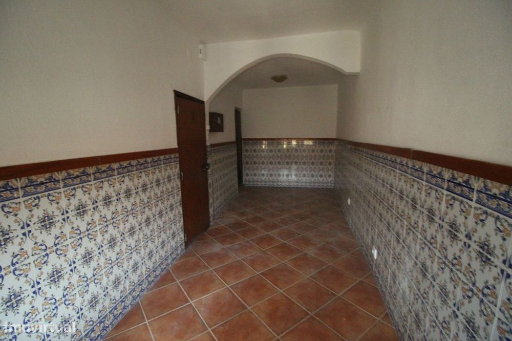 T2 amplo com quintal na Rua da Cruz de Alcântara – Lisboa